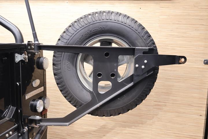 Land Rover Defender 90 TD Soft-top SVX 60 - SMG